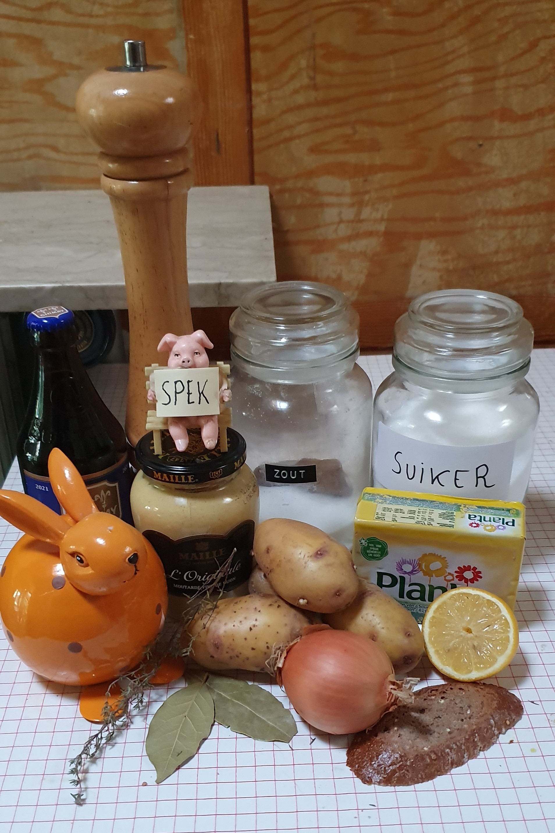 Ingrediënten konijn met bier op grootmoeders wijze Ingrediënten konijn met bier op grootmoeders wijze